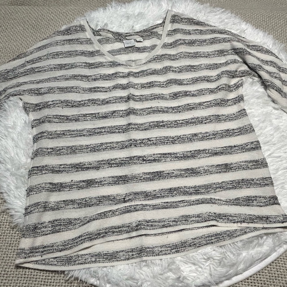 New York & Co thin sweater type blouse